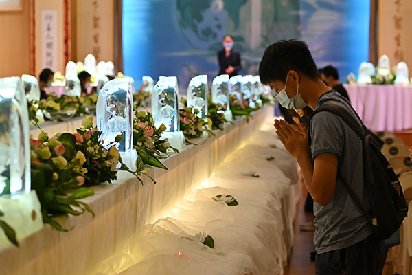 狮城连线浴佛 虔诚礼敬三恩