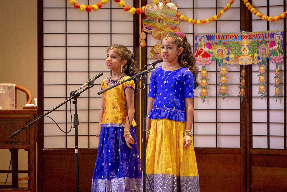 Two little Indian girls are singing Indian songs and receiving many positive comments from the care recipients online. (Photo by Chen Ya Yin）